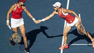 Am Ende reichte die Kraft nicht mehr: Belinda Bencic (li.) und Viktorija Golubic verloren den Final im Doppel