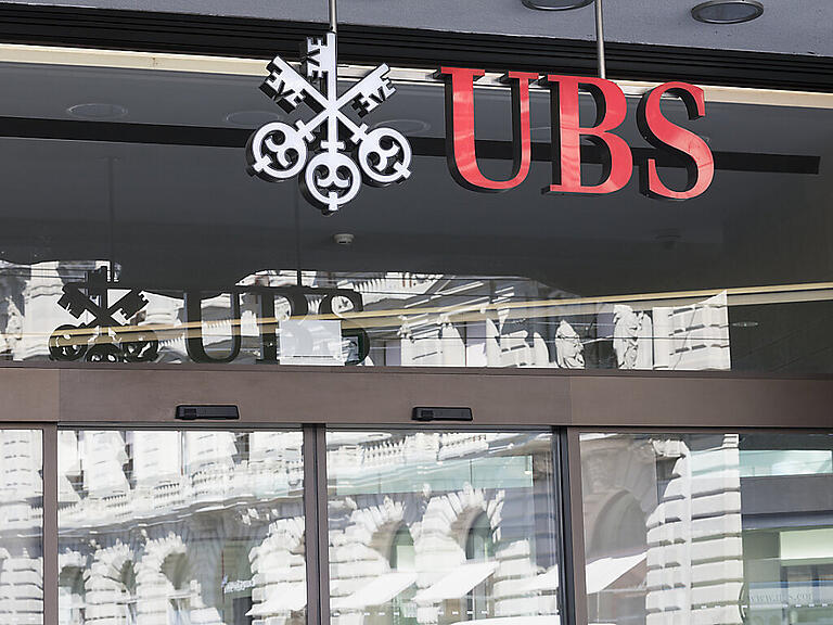 Die Grossbank UBS stellt ihren Aktionären wachsende Ausschüttungen in Aussicht. Für das Geschäftsjahr 2022 soll die Dividende um 10 Prozent erhöht werden. (Archivbild)