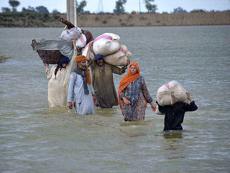Ein Drittel der Landfläche Pakistans steht noch immer unter Wasser. (Archivbild)