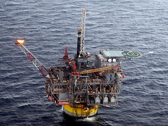 ARCHIV - Die Regierung von US-Präsident Joe Biden schließt Medienberichten zufolge neue Öl- und Gasbohrungen vor den Küsten der USA nicht aus. Foto: Jon Fahey/AP/dpa