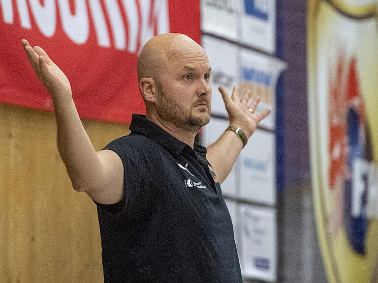 Kann mit seinem Team weiterhin nicht spielen: Kadetten-Trainer Aoalsteinn Eyjolfsson ist weiterhin zu Untätigkeit verdonnert