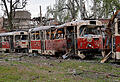 Zerstörte Straßenbahnen stehen am 21. Mai in einem Depot in Mariupol, einem Gebiet unter der Regierung der Volksrepublik Donezk im Osten der Ukraine. Foto: Alexei Alexandrov/AP/dpa/Symbolbild