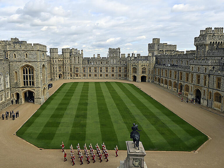 Die Grabplatte der königlichen Familie auf Schloss Windsor ist um den Namen von Elizabeth II. ergänzt worden. (Archivbild)