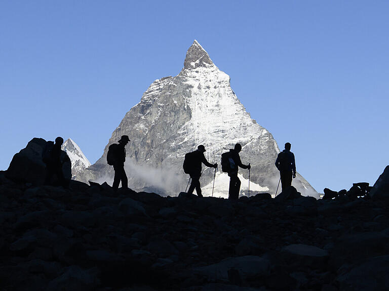 Auf dem Ventina-Gletscher auf der italienischen Seite des Matterhorns bei Cervinia hat der geschmolzene Schnee mutmasslich eine Granatae aus dem Zweiten Weltkrieg ans Tageslicht befördert.