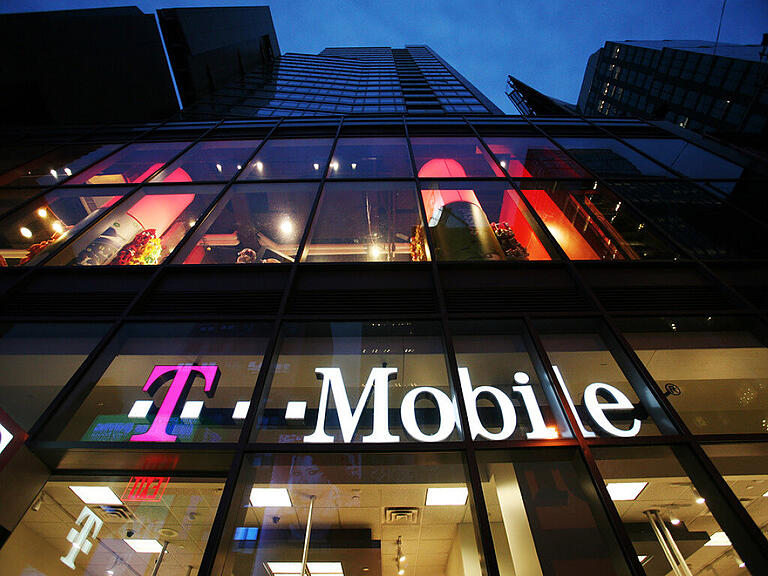 T-Mobile US hat den Rückkauf eigener Anteile bis zu 14 Milliarden Dollar angekündigt. (Archivbild)