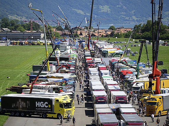 Trucks wohin das Auge reicht am Country-Festival in Interlaken.