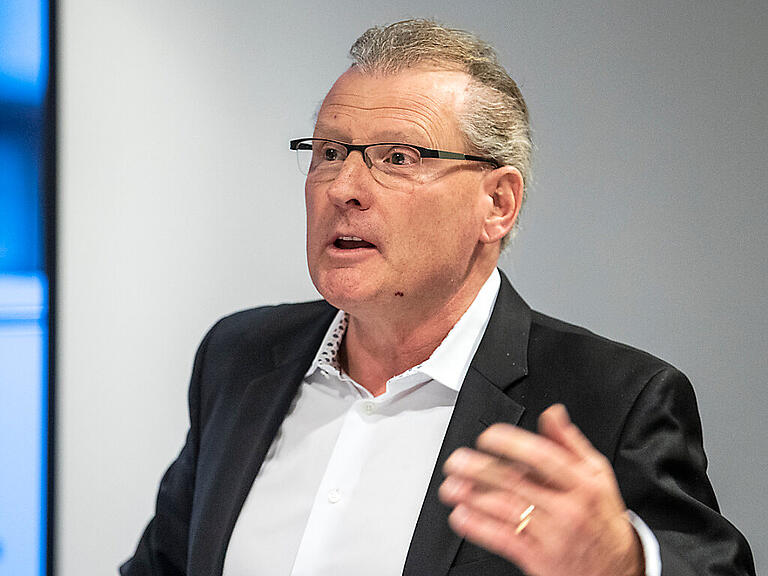 Der Zuger Finanzdirektor Heinz Tännler hält eine Aufspaltung des Energiekonzerns Axpo für einen gangbaren Weg, um die Probleme des Unternehmens zu lösen.
