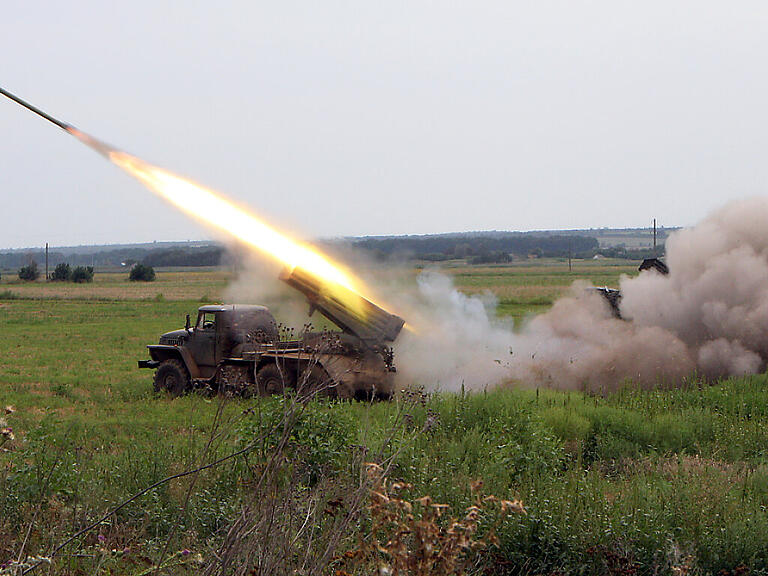 Bei der Verteidigung der Ukraine haben die Streitkräfte auch russische Luftwaffenstützpunkte auf der Krim mit Raketen beschossen. Das gab der Oberbefehlshaber nun zu. Foto: -/ukrin/dpa