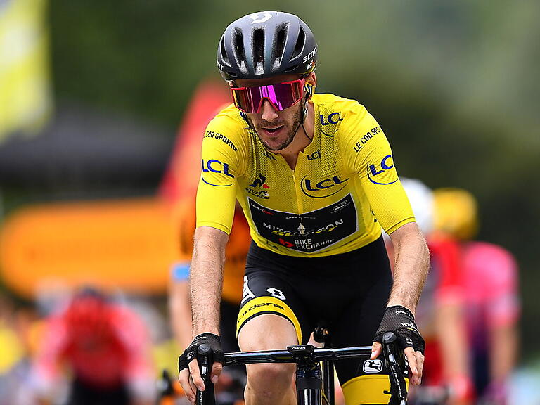 Adam Yates hier im Gelben Trikot der Tour de France