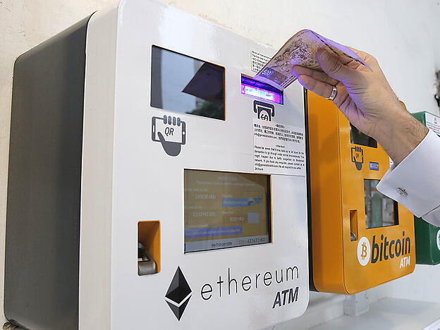 Wie benutzt man einen Bitcoin-Geldautomaten?