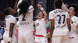 Nach den Männern feiern auch Frankreichs Handballerinnen in Tokio den Olympiasieg - für sie ist es der erste der Geschichte