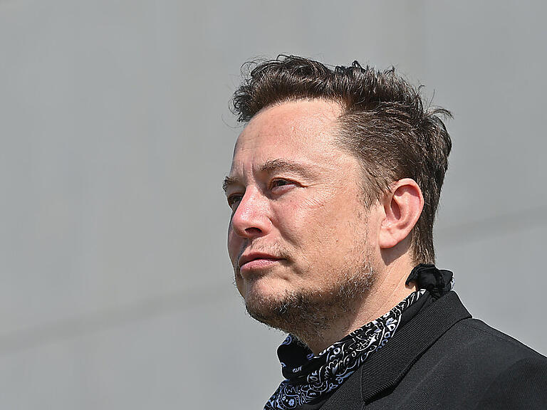 Der US-Tech-Unternehmer und Tesla-Gründer Elon Musk sieht sich erneut mit Klagen wegen falscher Versprechungen in der Werbung konfrontiert. (Archivbild)