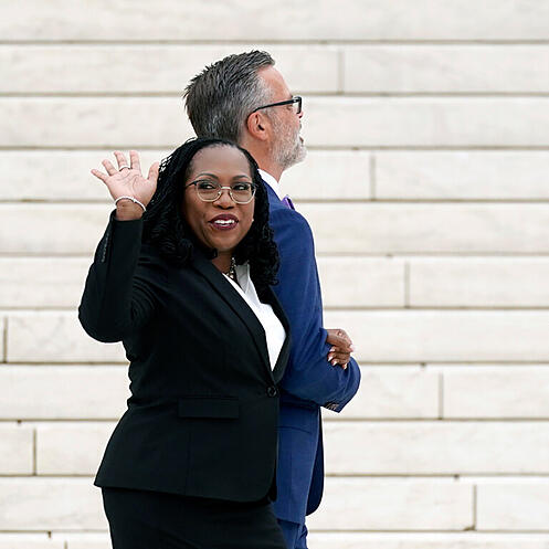 Ketanji Brown Jackson ist eine Vorreiterin für alle Frauen in den USA: Sie ist die erste schwarze Richterin am Supreme Court der USA. Foto: Carolyn Kaster/AP/dpa