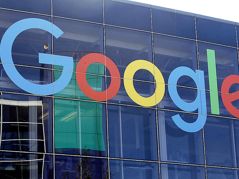 Im Streit zwischen dem US-Internetriesen Google und der EU-Kommission fällt heute Mittwoch ein wichtiges Urteil. Google droht eine Strafe in Milliardenhöhe. Weitere Rechtshändel sind hängig. (Archivbild)