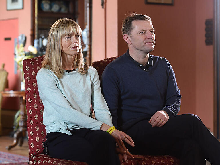 ARCHIV - Kate und Gerry McCann geben der BBC Journalistin Fiona Bruce ein Interview in Loughborough zum Verschwinden ihrer Tochter Madeleine. Foto: Joe Giddens/PA Wire/dpa/Archiv