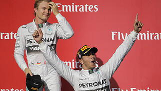 Lewis Hamilton feiert seinen Sieg in Austin, Nico Rosberg bleibt wieder einmal nur der zweite Platz.