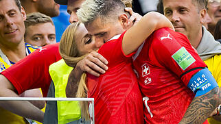 Lara Gut und Valon Behrami (hier an der Fussball-WM in Russland nach dem Ausscheiden der Schweiz gegen Schweden) sind nun ein Ehepaar