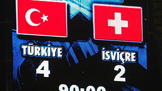 Die Türkei siegte 4:2, die Schweiz kam an die WM. Aber nach Spielschluss in Istanbul ging es erst richtig los