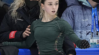 Kamila Waljewa darf wieder zuversichtlicher nach vorne blicken: Die 15-jährige Russin erhielt vom Internationalen Sportgerichtshof die Erlaubnis, in Peking zur Olympia-Einzelkonkurrenz starten zu dürfen